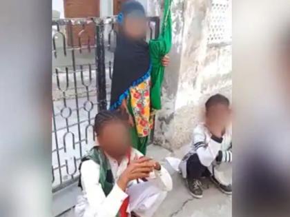 Go to Pakistan! Muslim beggar beaten with child, VIDEO VIRAL on social media | पाकिस्तानला जा! भीक मागणाऱ्या मुस्लिम व्यक्तीस मुलासह मारहाण, सोशल मीडियावर VIDEO VIRAL