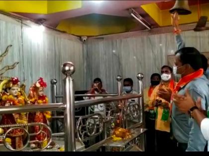 BJP did "Mandir entry In Kalyan | कल्याणात भाजपाने केला "मंदिर प्रवेश ", अध्यात्मिक आणि धार्मिक भावना चिरडण्याचा सरकारचा प्रयत्न असल्याचा केला आरोप