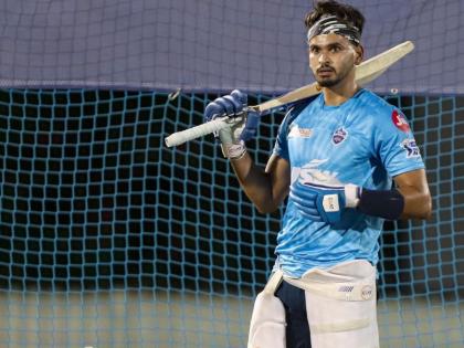 Rishabh Pant will continue as the captain in IPL 2021 as we need to give Shreyas Iyer more time to recover, Delhi Capitals Source  | IPL 2021 : श्रेयस अय्यरला बसला मोठा धक्का; दिल्ली कॅपिटल्सनं घेतला महत्त्वाचा निर्णय