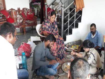 Millions of rupees found in the house of a woman sarpanch in Madhya Pradesh | दागदागिने, ३० गाड्या, घरात स्वीमिंग पूल, महिला सरपंचाकडे सापडले घबाड, अधिकारी मोजून थकले