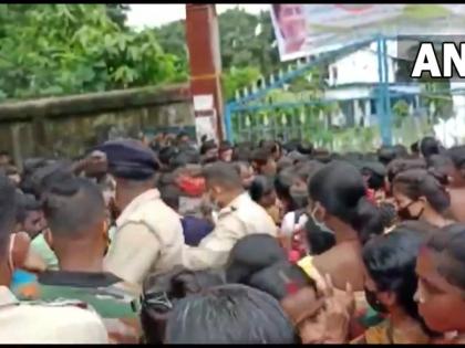 Corona Vaccine stampede to vaccination center in jalpaiguri west bengal many injured in rush | Corona Vaccination : बापरे! कोरोना लसीसाठी चेंगराचेंगरी, लसीकरण केंद्रावर धक्काबुक्की, हाणामारी; 25 जण जखमी