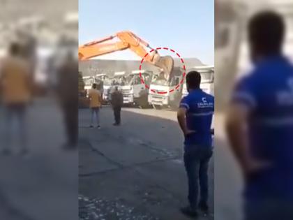 when salary was not increased employee destroyed vehicles funny video goes viral | बॉसने सॅलरी वाढवली नाही, म्हणून त्यानं केलं 'हे' भयानक कृत्य, जेसीबी घेऊन आला अन्...