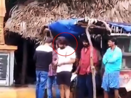 allu arjun eats dosa at a roadside tiffin centre viral video | ना स्टारडम ना सिक्युरिटी! अभिनेत्याने खाल्ला हातगाडीवरचा मसाला डोसा