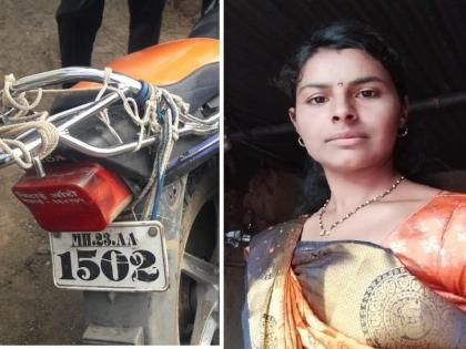 The bike stopped to talk on the mobile and accident happen; A woman was killed, husband and son were seriously injured | मोबाईलवर बोलण्यासाठी बाईक थांबली अन् घात झाला; अपघातात महिला ठार तर पती-मुलगा गंभीर जखमी