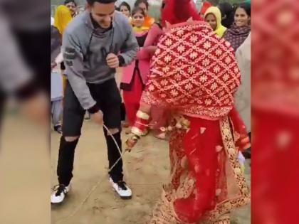 brother in law beating bride ritual in some places video goes viral | घरात घेण्यापुर्वी चक्क नव्या नवरीला फटके दिले जातायत, व्हिडिओ पाहुन होईल संताप अनावर