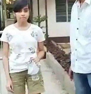 संतापजनक! शॉर्ट्स घातले म्हणून तिला परिक्षा केंद्रात प्रवेश नाकारला; म्हणाले स्कार्फ गुंडाळून परिक्षेला बस