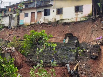 Darad collapsed in Dhobighat area of Ulhasnagar; 3 houses landlord | उल्हासनगरातील धोबीघाट परिसरात दरड कोसळली; ३ घरे जमीनदोस्त