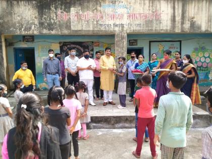 On the first day of school, Thane ZP. Welcome of students by the Vice President; Testimony of safety | शाळेच्या पहिल्या दिवशी ठाणे जि.प. उपाध्यक्षांकडून विद्यार्थ्यांचे स्वागत; सुरक्षेची ग्वाही