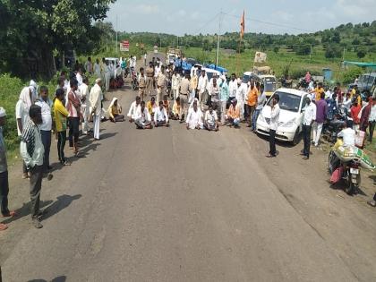 Immediate compensation by panchnama; Rastaroko at the edge fork of angry farmers | पंचनामे करून तात्काळ नुकसान भरपाई द्या; संतप्त शेतकऱ्यांचा धार फाटा येथे रास्तारोको