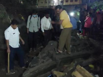 Ambernath Heavy rains cause wall to collapse, death of both | नाहक बळी! अंबरनाथ मुसळधार पावसामुळे भिंत पडून दोघांचा मृत्यू