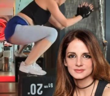 Weight loss tips : ऋतिकच्या एक्स पत्नीनं जीमला न जाताच झरझर घटवलं वजन; पाहा ४२ वर्षीय सुजैन खानचा व्हिडीओ