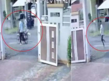 Crime News: Bank robbers' bike breaks down on road, They was imprisoned in CCTV while being pushed | Crime News: बँक लुटून पळत असलेल्या चोरांची बाईक वाटेत बिघडली, ढकलून नेताना सीसीटीव्हीमध्ये झाले कैद