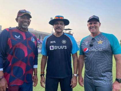 25 years ago, the salary of a Team India coach was a few lakhs; Today Ravi Shastri gets more honorarium than Virat Kohli | २५ वर्षांपूर्वी काही लाख होता टीम इंडियाच्या प्रशिक्षकाचा पगार; आज रवी शास्त्री घेतात विराट कोहलीपेक्षा अधिक मानधन