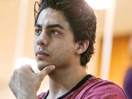 Aryan Khan spends time in prison reading religious books, and also participates in the evening aarti every day | आर्यन खान तुरुंगात धार्मिक पुस्तकं वाचून घालवतोय वेळ, रोज संध्याकाळच्या आरतीतही होतो सहभागी