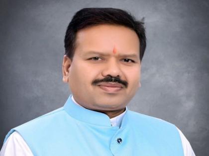 chattisgarh mahasamund congress mla vinod chandrakar accused of assault | तुफान राडा! काँग्रेस आमदाराची सरकारी कार्यालयात घुसून गुंडागर्दी; कर्मचाऱ्याचा फोडला डोळा 