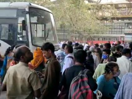 ST workers in bus depot go on hunger strike; 70 buses in the depot | बस डेपातील एसटी कामगारांचे उपोषण आंदोलन सुरू; ७० बसेस आगारात