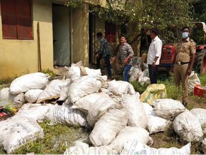 Fake liquor factory exposed in Beed; One crore items confiscated | बीडमध्ये बनावट दारू कारखान्याचा पर्दाफाश; एक कोटीचा मुद्देमाल जप्त