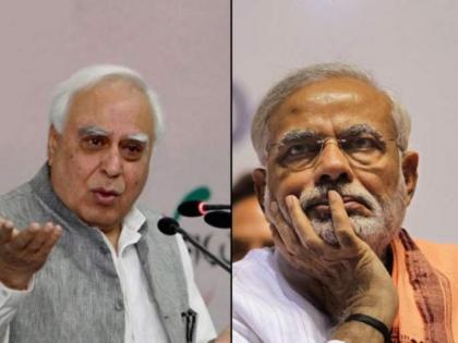 Congress Kapil Sibal slams Modi Government say People will throw out this govt in up 2022 polls | "मोदी सरकारला लोक काढून फेकून देतील, याची सुरुवात 2022 मध्ये भाजपाच्या पराभवाने होणार"