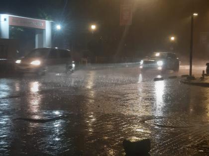 nashik was lashed by unseasonal rains in the city in the evening | नाशिकला बेमोसमी पावसाने झोडपले; संध्याकाळी शहरात जोर'धार'