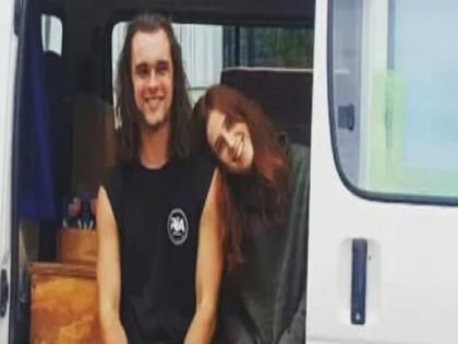 British couple turns van into house to travel | जोडप्याने ५ लाख रुपये तयार करुन व्हॅनचं केलं घर... कशासाठी? कारण वाचून व्हाल अवाक्