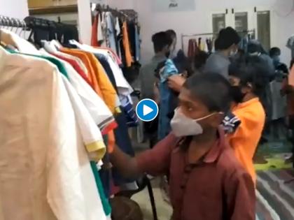 viral clothes bank unique shop sells clothes for 1 rupees to the poor bengaluru | भारीच! फक्त 1 रुपयात 'या' ठिकाणी गरजूंना मिळतात स्टायलिश कपडे; तरुणांनी दिला मदतीचा हात