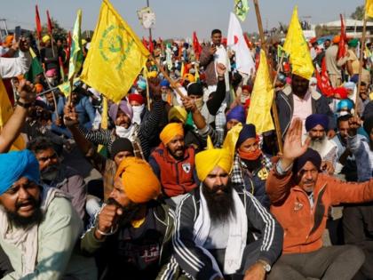 farmers protest one farmer found hanging at singhu border | Farmers Protest : सिंघू बॉर्डरवर आणखी एका शेतकऱ्याचा मृत्यू; झाडाला लटकलेल्या अवस्थेत आढळला मृतदेह