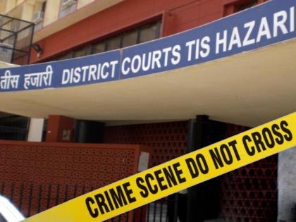 Crime News dead body found in the lawyer chamber in delhi tis hazari court | खळबळजनक! न्यायालय परिसरात वकिलाच्या चेंबरमध्ये सापडला तरुणाचा मृतदेह 