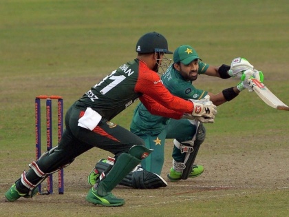 BAN vs PAK 3rd T20I : Pakistan whitewash Bangladesh by 3-0 in T20I series, Eight required from the last over for Pakistan, Mahmudullah took three wickets | BAN vs PAK 3rd T20I : जिंकण्यासाठी ८ धावा हव्या असताना गमावले तीन फलंदाज; बांगलादेशनं आणला पाकिस्तानच्या तोंडाला फेस