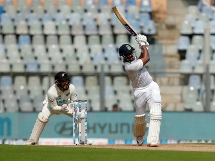 IND Vs NZ, 2nd Test: Mayank's unbeaten century helped India recover, Ejaz Patel takes hosts' spin | IND Vs NZ, 2nd Test: मयांकच्या नाबाद शतकाने भारताला सावरले, एजाझ पटेलने घेतली यजमानांची फिरकी