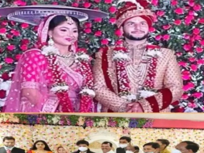 Crime News shivpuri ips narendra singh rawat wedding thieves took away jewelry and cash amid marriage | बापरे! पोलीस अधिकाऱ्याच्या लग्नात चोरांनी मारला डल्ला; सोन्याचे दागिने, पैसे केले लंपास