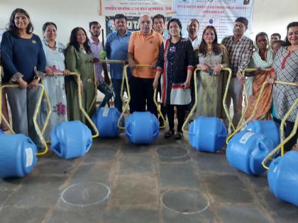 The problem of carrying water on the head and shoulders of tribal women has been solved! Innovative venture of Rotary Club in Palghar district | आदिवासी महिलांचा डोक्यावरून पाणी वाहून नेण्याचा प्रश्न सुटला! रोटरी क्लबचा पालघर जिल्ह्यात अभिनव उपक्रम