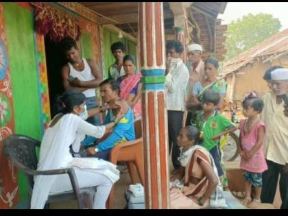 Corona Vaccine Health team of Thane Zilla Parishad vaccinated Dapurmal after traveling 16 km on foot | कौतुकास्पद! 16 किमीचा पायी प्रवास करत ठाणे जिल्हा परिषदेच्या आरोग्य पथकाने केले दापूरमाळचे लसीकरण 