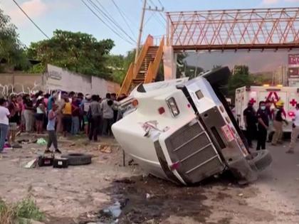 major accident in mexico truck overturned badly at the turn 49 people died | भीषण! मेक्सिकोमध्ये ट्रकचा मोठा अपघात; 49 जणांचा मृत्यू, 58 जण जखमी