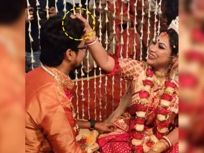 woman applies sindoor in forehead of groom video goes viral on internet | नवरीने नवरदेवाच्या भांगेत भरलं कुंकु, नेटीझन्स मध्ये चर्चेला उधाण; टीका आणि शुभेच्छांचा वर्षाव