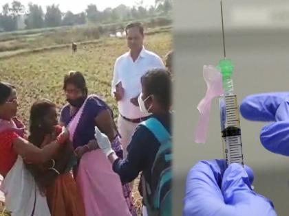 corona vaccine team seeing woman ran away from house forcibly applied in field video viral | Corona Vaccine : बाबो! कोरोना लस पाहताच 'ती' घाबरली, ओरडायलाच लागली अन् शेतात पळाली; मग झालं असं काही...