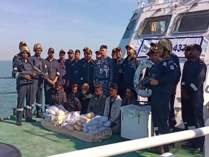 400 crore drugs seized in Gujarat; 6 arrested with Pakistani boat | गुजरातमध्ये ४०० कोटींचं ड्रग्स जप्त; पाकिस्तानी बोटीसह ६ जण अटकेत