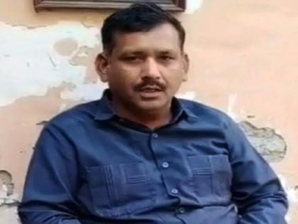 Crime News panipat former mla driver looted by bike riders at midnight | धक्कादायक! माजी आमदाराच्या ड्रायव्हरला लुटलं; डोळ्यात मिरची पूड टाकून 1.17 लाख केले लंपास