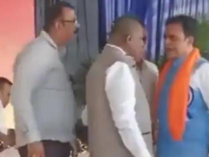 In front of Chief Minister Bommai, Congress Khardar D.K. Suresh and Minister of State Ashwath Narayan clashed | मुख्यमंत्री बोम्मई यांच्यासमोरच काँग्रेसचे खारदार डी.के. सुरेश आणि राज्यमंत्री अश्वथ नारायण आपसात भिडले   