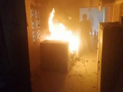 Suddenly the wire caught fire, setting fire to the primary health center in Jalgaon | अचानक घेतला वायरने पेट, जळगावच्या प्राथमिक आरोग्य केंद्राला आग