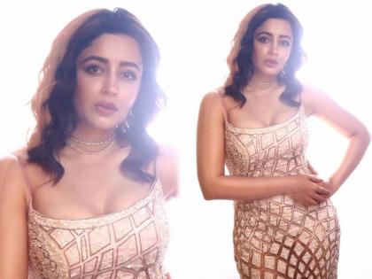 Photo of Nehha Pendse in Blue Monokini raises internet temperature, flaunted toned figure | ब्लू मोनोकिनीमधील नेहा पेंडसेच्या फोटोनं वाढवलं इंटरनेटचं तापमान, फ्लॉन्ट केली टोन्ड फिगर