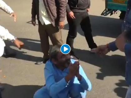 bjp workers beat man forced to lick spit cm hemant soren ordered an inquiry | संतापजनक! मारहाण, उठा-बशा अन् 'त्याला' चाटायला लावली थुंकी; चिडलेल्या BJP कार्यकर्त्यांचं गैरवर्तन