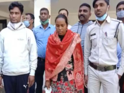 Crime News wife brutally murdered husband with corona positive lover said 2 problem ka samadhan karna tha | धक्कादायक! कोरोना पॉझिटिव्ह प्रियकरासह पत्नीने काढला पतीचा काटा; 'असा' रचला भयंकर कट 