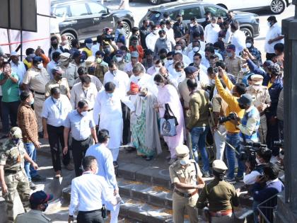 Lata Mangeshkar: Swarganga merges with Dakshin Ganga! Immersion of Lata Mangeshkar's bones in an emotional atmosphere | Lata Mangeshkar: स्वरगंगा दक्षिणगंगेत विलीन! भावपूर्ण वातावरणात लता मंगेशकर यांच्या अस्थींचे विसर्जन