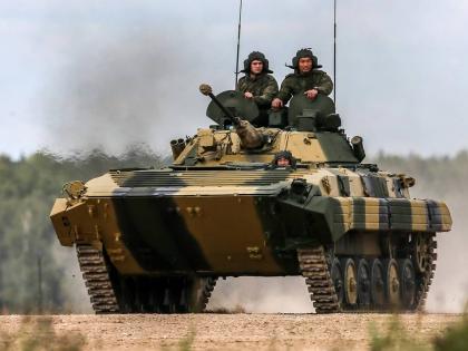 Russia-Ukraine Conflict: 1.30 lakh troops from Russia, fighter jets, missiles, tanks deployed, Ukraine surrounded on three sides, war will break out? | Russia-Ukraine Conflict: रशियाकडून १.३० लाख सैनिक, लढाऊ विमाने, मिसाईल, टँक तैनात, युक्रेनला तीन बाजूंनी घेरले, युद्धाला तोंड फुटणार?