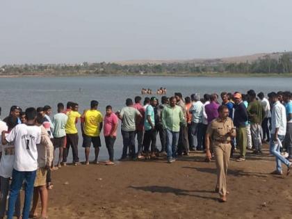 Brother come back ... little brother's cry, young man who went for a swim with friends drowned in the lake | दादा परत ये... लहान भावाचा आक्रोश, मित्रांसोबत पोहण्यासाठी गेलेल्या युवकाचा तलावात बुडून मृत्यू