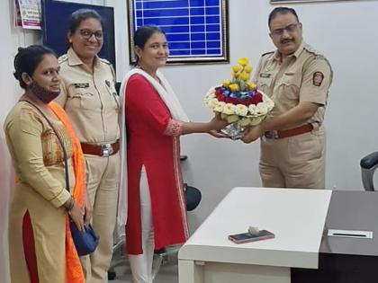 The honesty of the female police, the lawyer woman got back the missing mangalsutra | महिला पोलिसाचा प्रामाणिकपणा, वकील महिलेला गहाळ झालेल्या मंगळसूत्र परत मिळाले