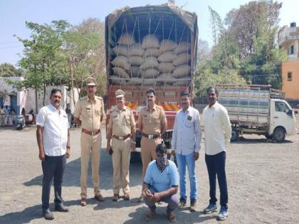 Three persons were arrested for stealing 236 sacks of soybeans along with a tempo | टेंपोसह चोरीला गेलेला २३६ कट्टे सोयाबीनचा छडा लागला,तिघांना अटक