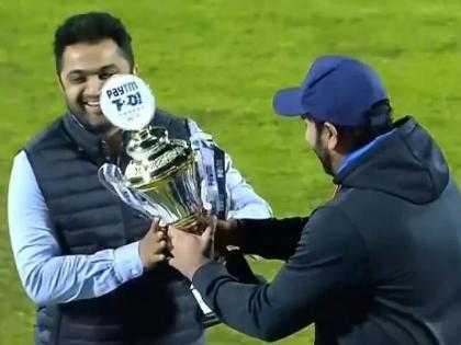 IND Vs SL 3rd T20: Who is Jaydev Shah? In whose hands Rohit handed over the trophy after winning the series | IND Vs SL 3rd T20 : कोण आहेत जयदेव शाह? ज्यांच्या हाती मालिकाविजयानंतर रोहितने सोपवली ट्रॉफी 