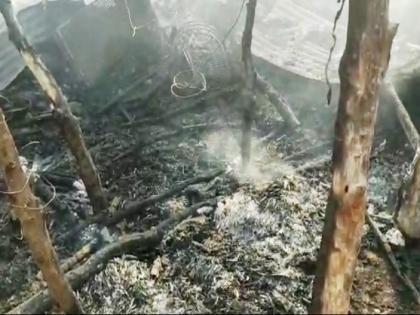 The fire broke the farmer's collarbone; 51 goats death; Cotton, pipes, even grain also burn | आगीने शेतकऱ्याचे कंबरडे मोडले; ५१ शेळ्यांचा होरपळून मृत्यू; कापूस, पाईप, धान्यही खाक