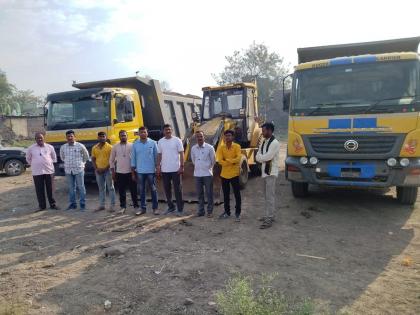 Major crackdown on sand mafias; Property worth Rs 1 crore seized at Rakshasabhuvan | वाळू माफियांवर मोठी कारवाई; राक्षसभुवन येथे तब्बल एक कोटींचा मुद्देमाल जप्त